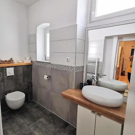 City Park Apartment *